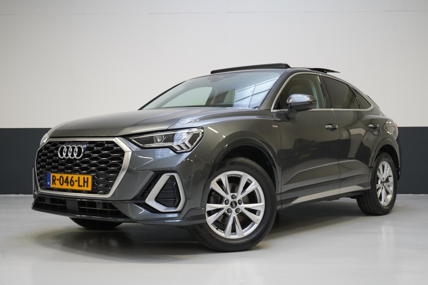 Audi Q3 Sportback - 35 TFSI S Edition | Trekhaak | Panoramadak | Apple Carplay | Stoelverwarming | Drive Selec - AutoWereld.nl