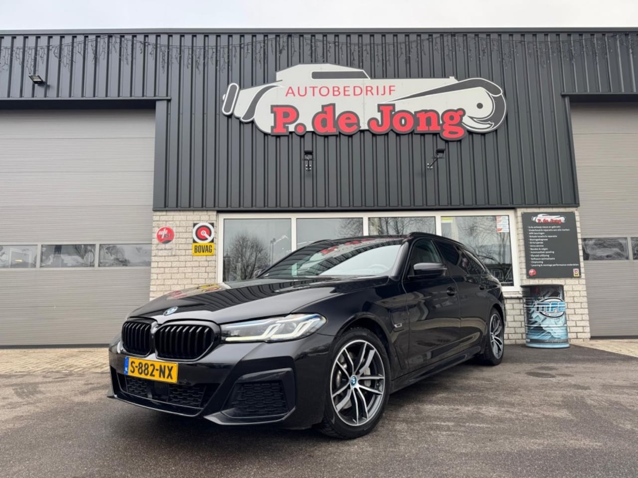 BMW 5-serie - 530E X-DRIVE HIGH EXE. Laser, Pano, Softclose, Individual, HUD, Trekhaak HenK! - AutoWereld.nl