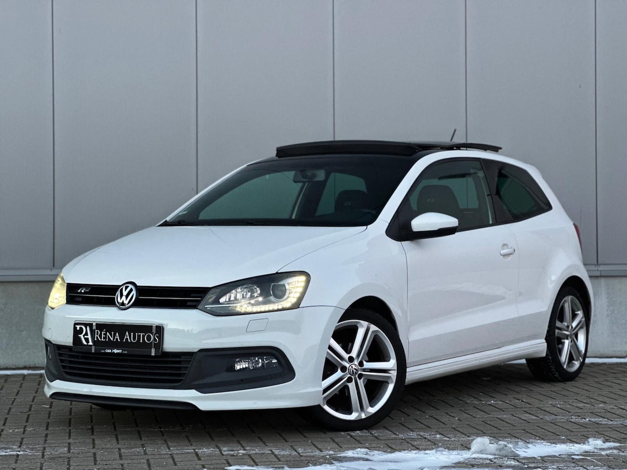 Volkswagen Polo - 1.2 TSI R-Line | Pano | Nieuwe Distr.Ketting | Stoelverw | Xenon/Led | PDC - AutoWereld.nl