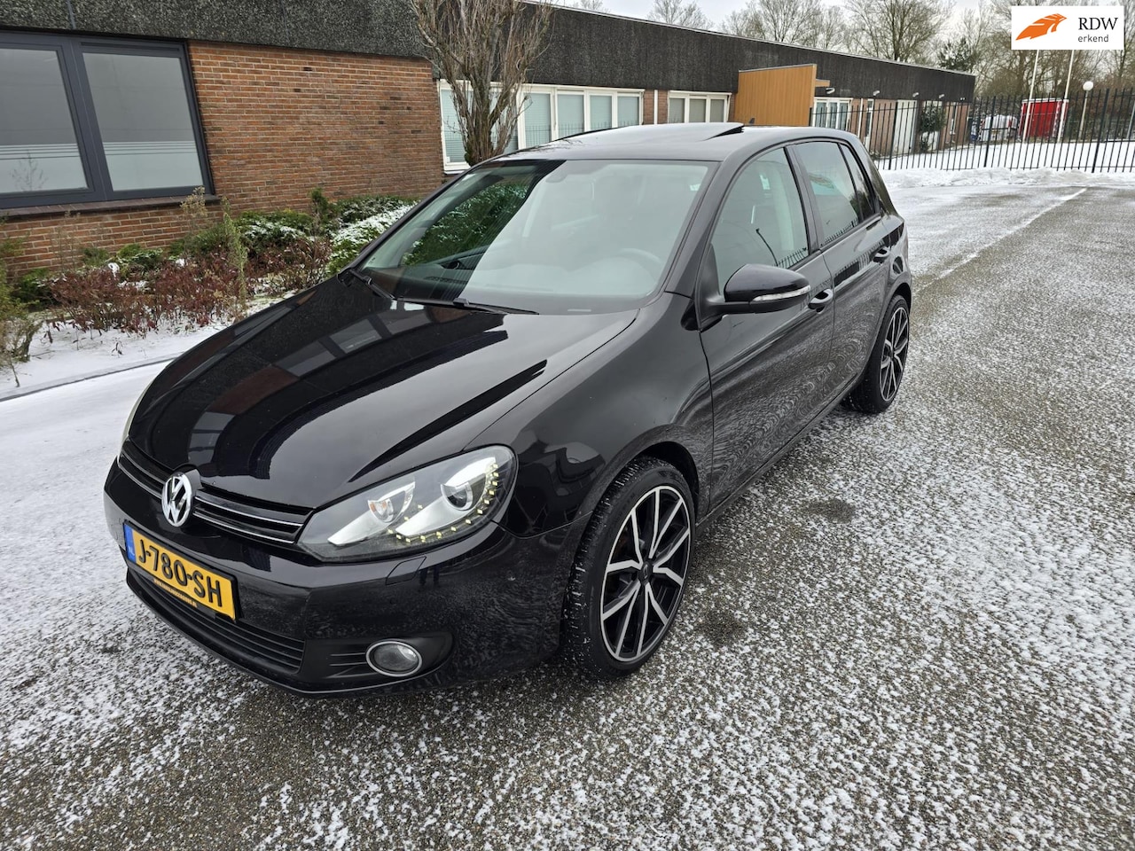Volkswagen Golf - 1.2 TSI Highline BlueMotion Automaat Pano Stoelv. - AutoWereld.nl