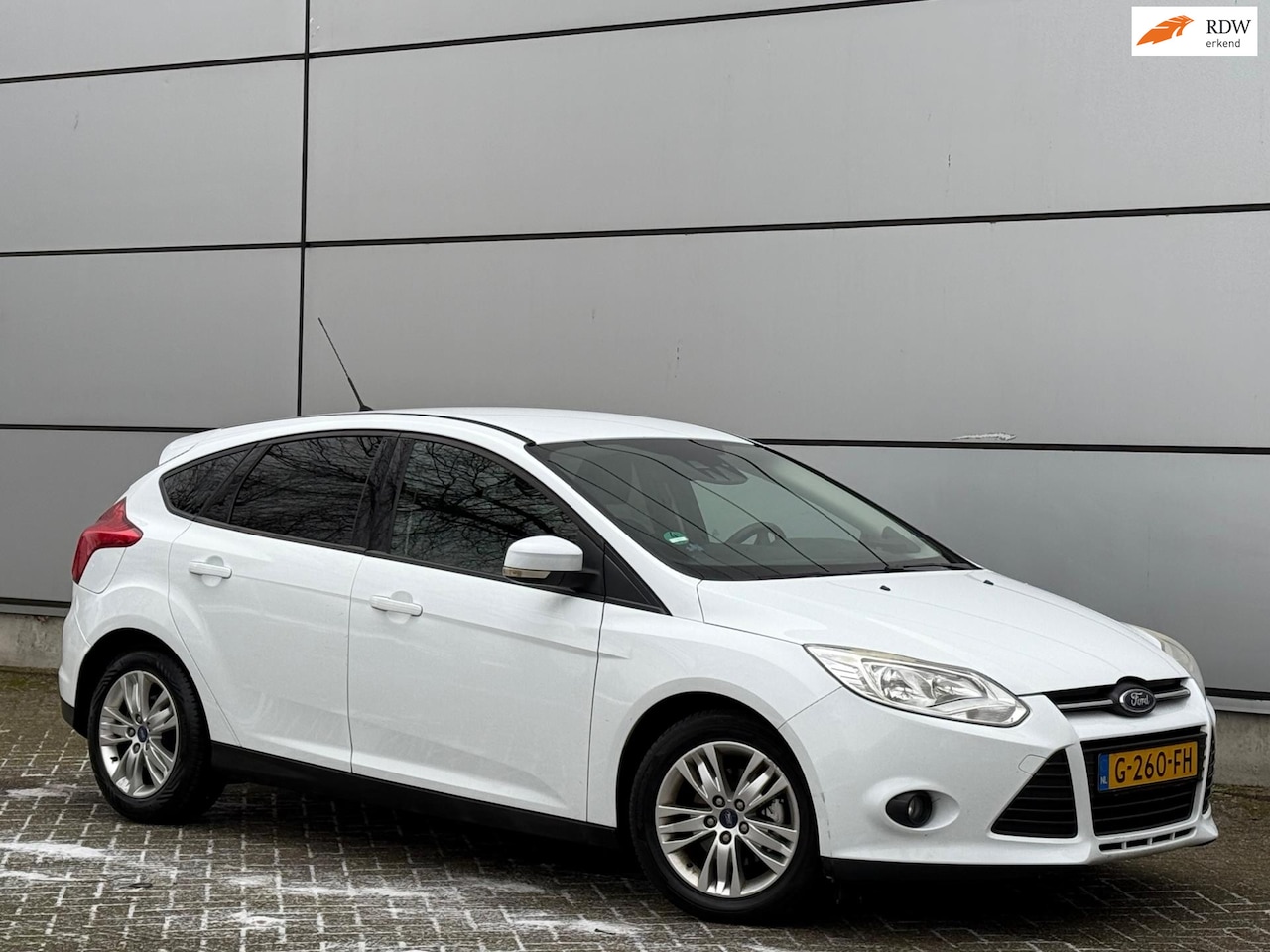 Ford Focus - 1.0 EcoBoost Trend 2e Eignr |Stoelverw |Airco |Stuurbed |Nap |Trekhaak |Boekjes - AutoWereld.nl