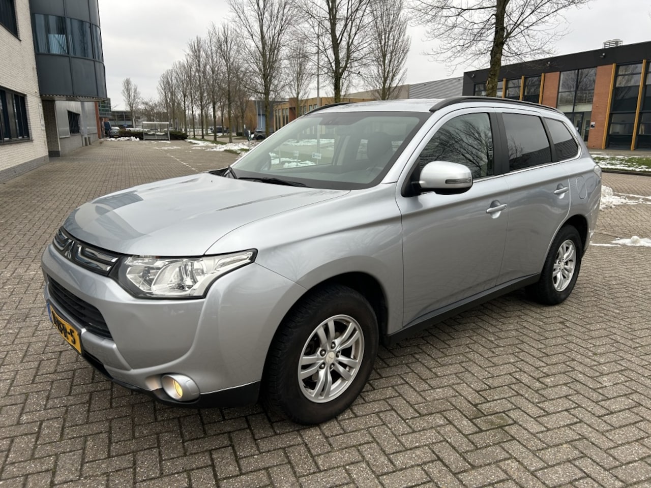 Mitsubishi Outlander - 2.0 Intense CRUISE CLIMA PDC TRHK NAP! - AutoWereld.nl