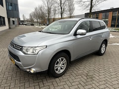 Mitsubishi Outlander - 2.0 Intense CRUISE CLIMA PDC TRHK NAP