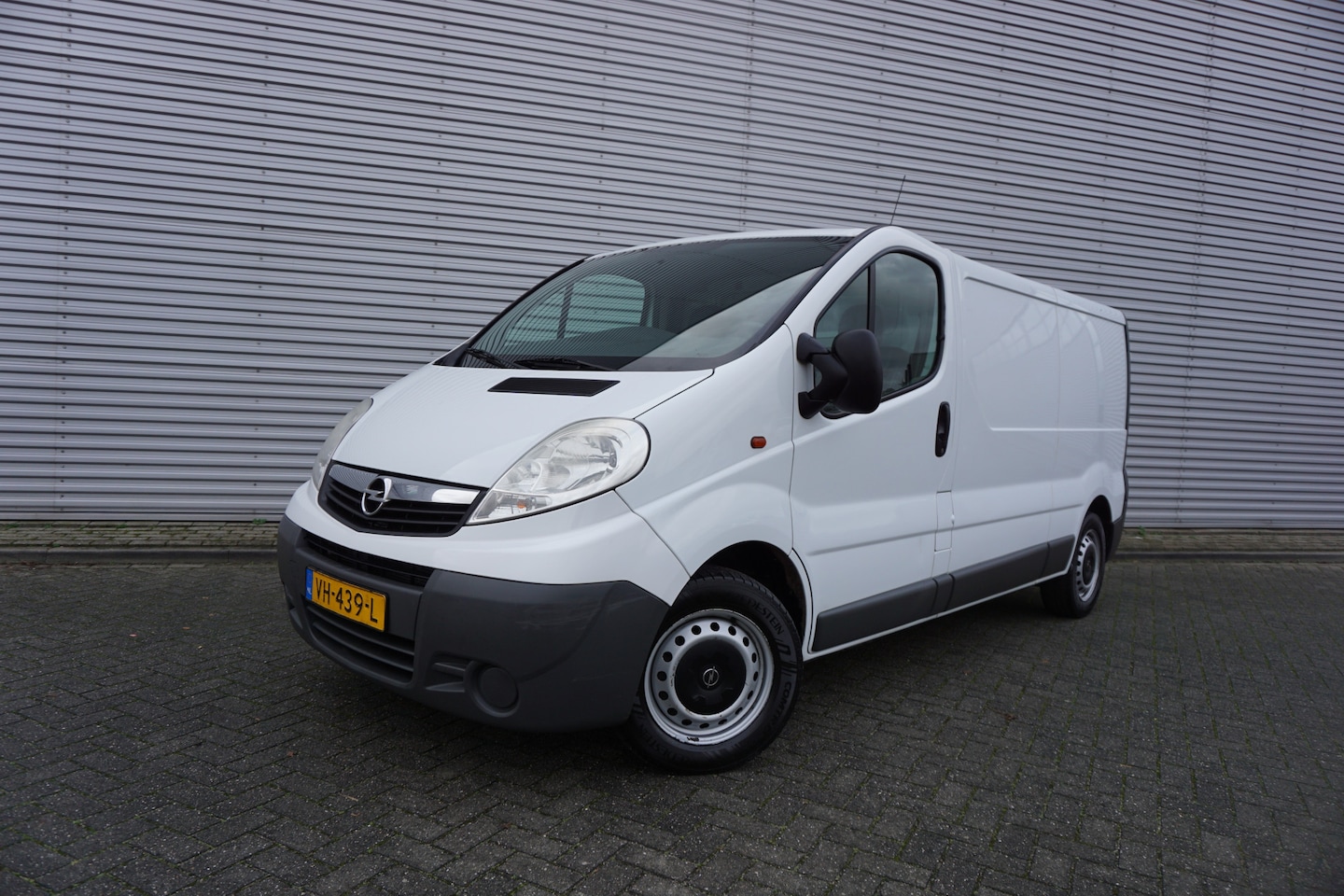 Opel Vivaro - 2.0 CDTI L2H1 Airco / Cruise / Leder / Elektr. ramen / Trekhaak / NAP - AutoWereld.nl