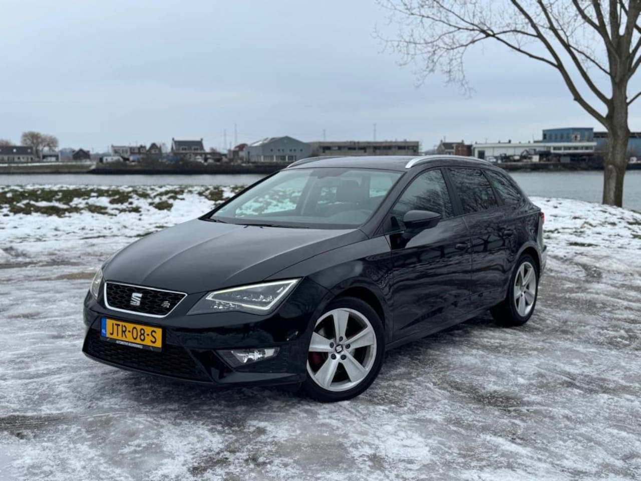 SEAT Leon ST - 1.4 EcoTSI FR / NAVI / LED / TREKHAAK/ALCANTARA - AutoWereld.nl