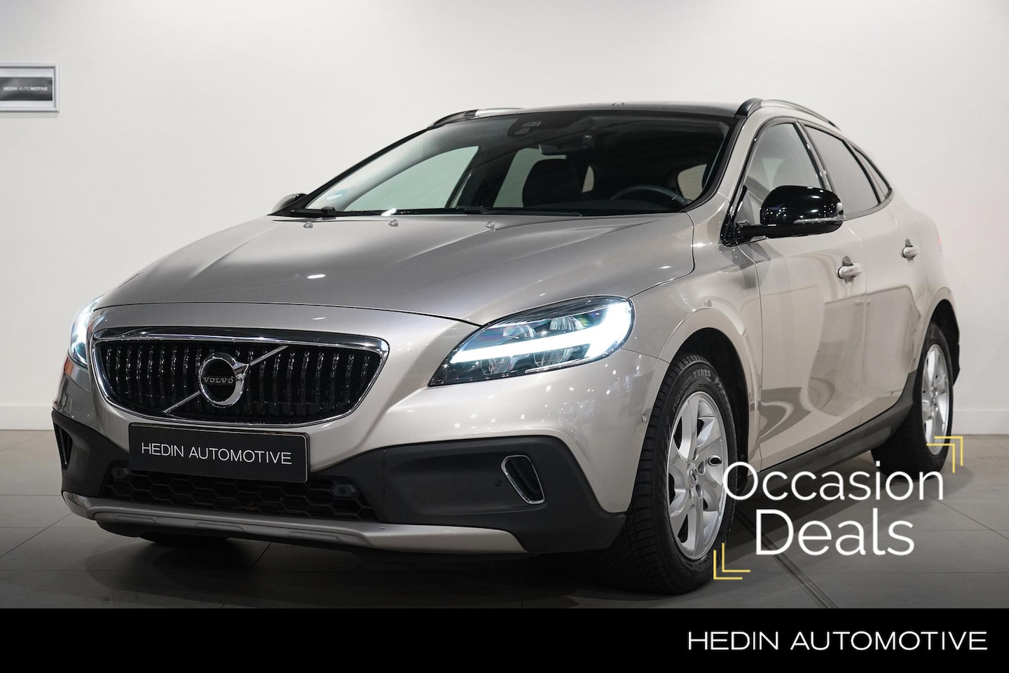 Volvo V40 Cross Country - T3 Polar+ Luxury Automaat| Panoramadak | Parkeercamera Achter | Harman/Kardon Audio | Lede - AutoWereld.nl