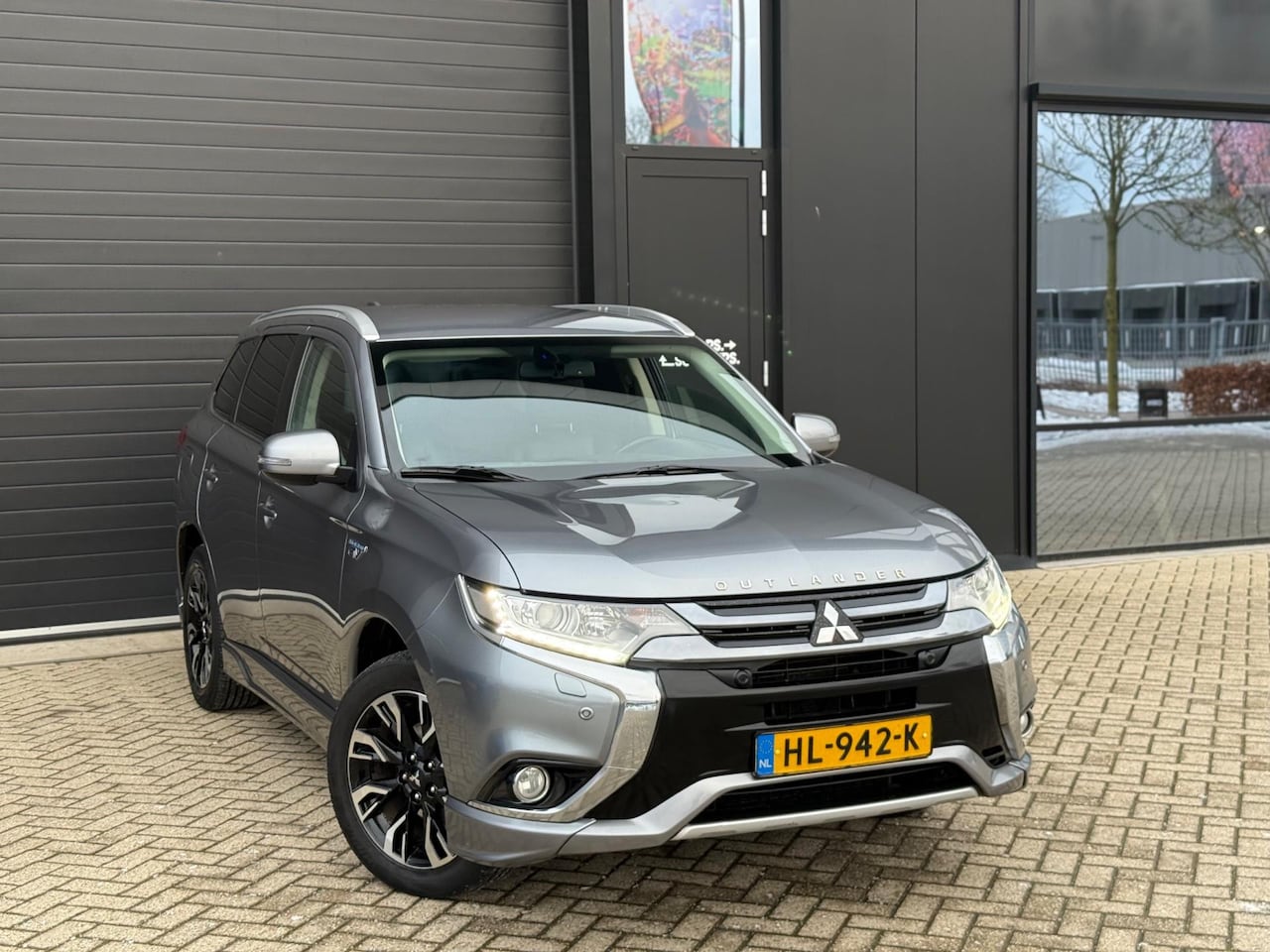 Mitsubishi Outlander - 2.0 PHEV Executive (bj 12-2015) CAM/STOELVERW/FACELIFT/ZEER MOOI! - AutoWereld.nl