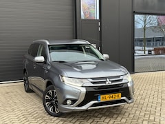 Mitsubishi Outlander - 2.0 PHEV Executive (bj 12-2015) CAM/STOELVERW/FACELIFT/ZEER MOOI
