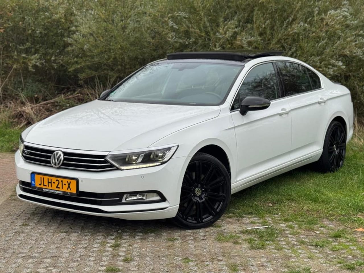 Volkswagen Passat - 1.8 TSI Business Edition R 1.8 TSI Business Edition R - AutoWereld.nl