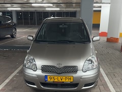 Toyota Yaris - 1.3-16V VVT-i Sol