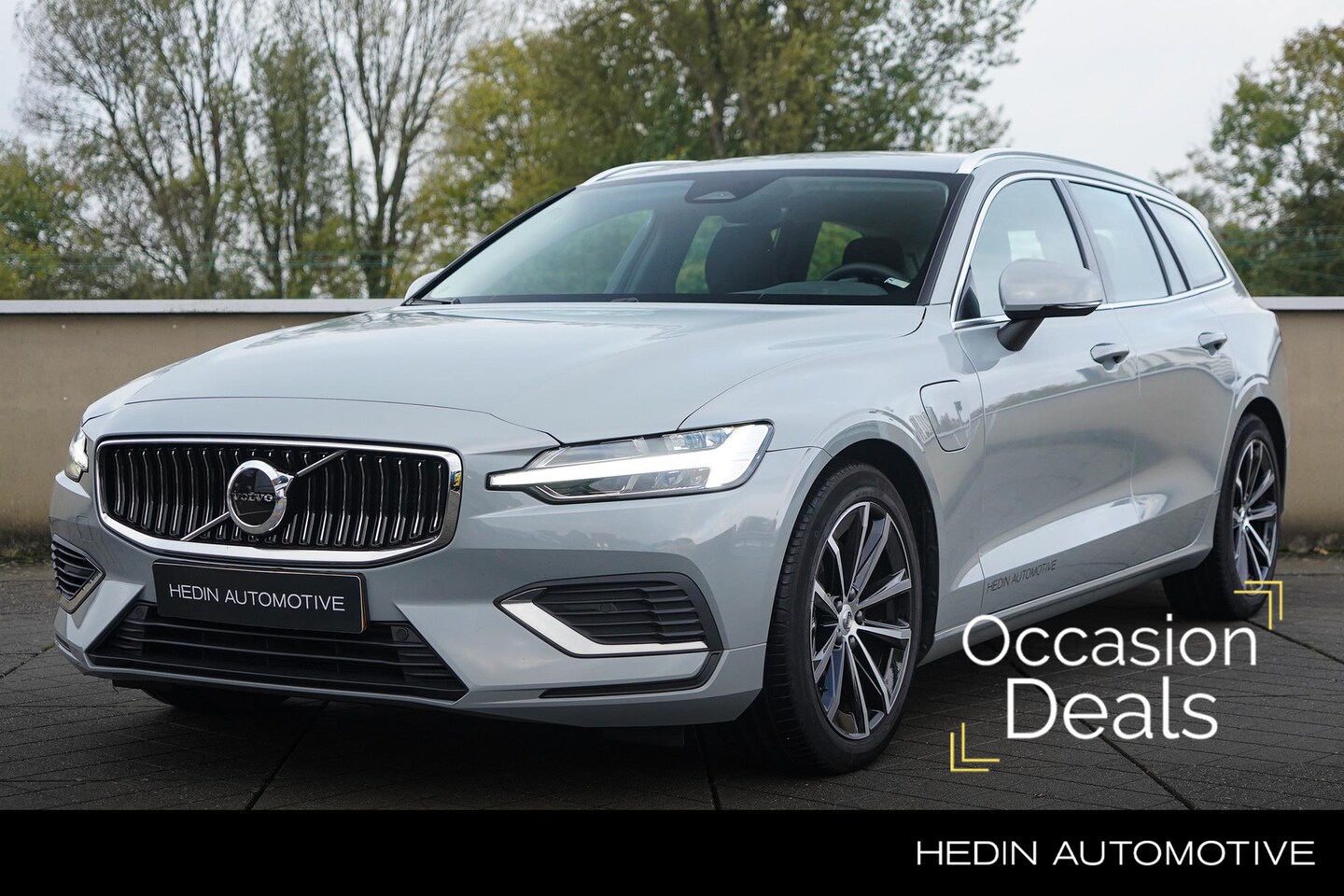 Volvo V60 - 2.0 T6 Plug-in hybrid AWD Essential Edition Adaptieve Cruise Control | Google Infotainment - AutoWereld.nl