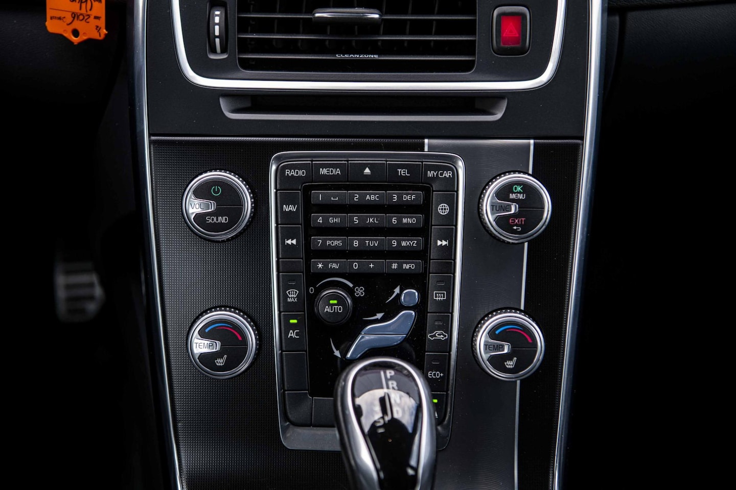 Volvo S60 - 1.5 T3 R-Design | Standkachel | Actieve Bi-Xenon Koplampen | Maxton Design Exterieur | Sto - AutoWereld.nl