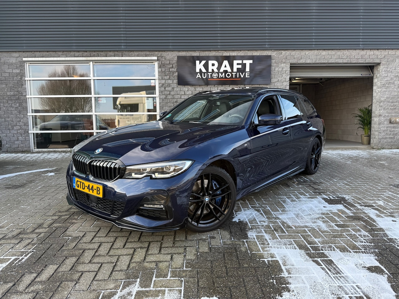 BMW 3-serie Touring - 330e xDrive High Executive M Shadow Line | BOMVOL! | PANO | HUD | H&K | 360 Camera | Full - AutoWereld.nl