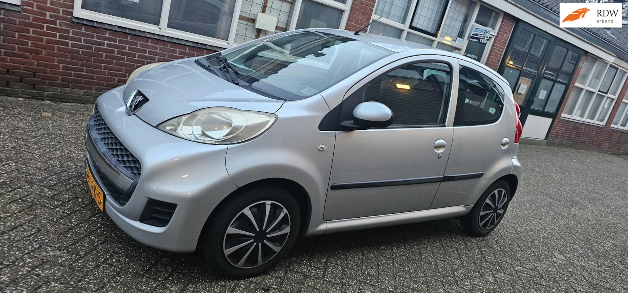 Peugeot 107 - 1.0-12V Sublime 5drs airco lage kms - AutoWereld.nl