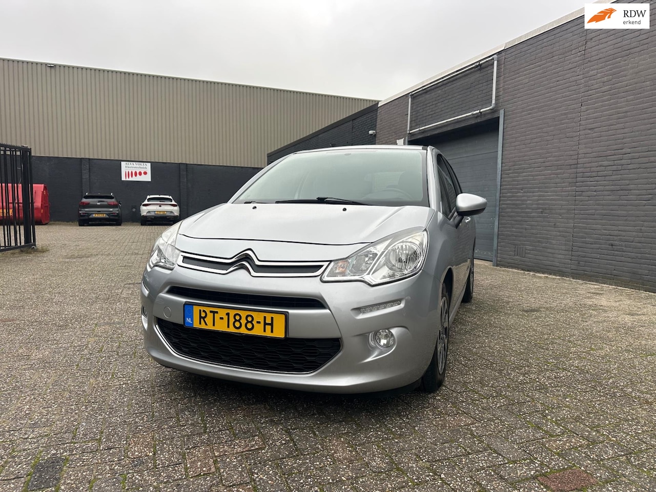 Citroën C3 - 1.2 PureTech Selection Airco Cruise Elek. Pakket PDC Trekhaak. - AutoWereld.nl