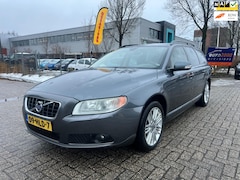 Volvo V70 - 2.4 D5 Momentum Navigatie - Leder - Automaat