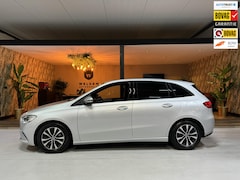 Mercedes-Benz B-klasse - 180 Business Solution NAP Garantie Carplay Camera Elek. Achterklep Led Cruise Clima Navi R