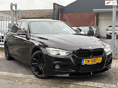 BMW 3-serie - 318i Luxury | 19” LMV | Xenon | Leder | Navigatie |