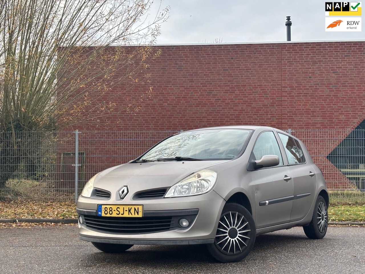Renault Clio - 1.6-16V Dynamique Luxe | Nieuwe APK | Automaat| Lage Km NAP! | Volledig onderhouden | Airc - AutoWereld.nl