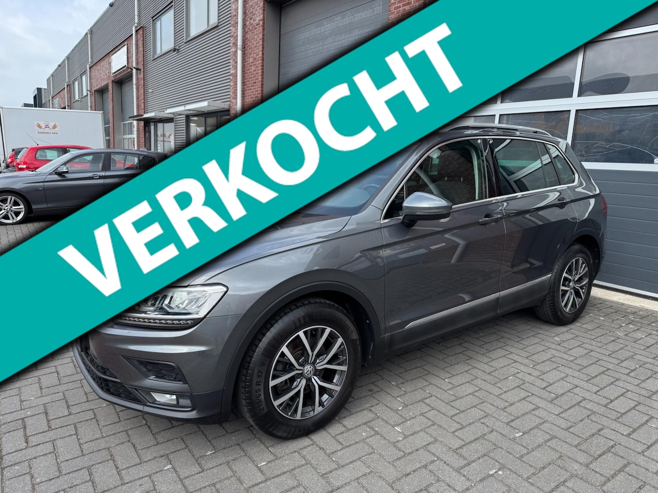 Volkswagen Tiguan - 1.5 TSI Highline LED ACC Pano Lane Carplay - AutoWereld.nl