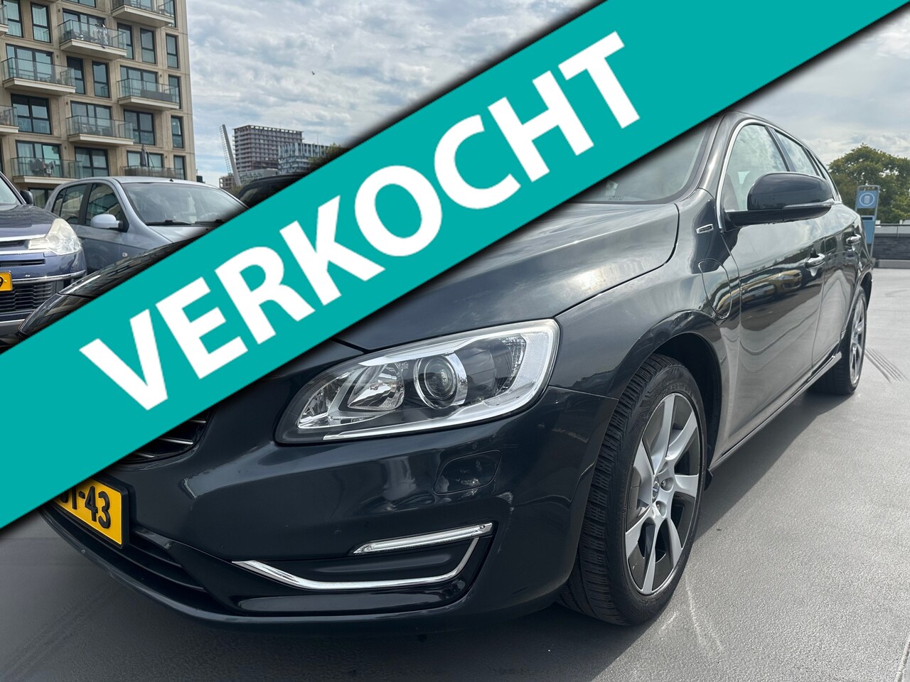 Volvo V60 - 2.4 D6 AWD Plug-In Hybrid Summum Laag KMs Vol Optie Adaptief Cruise - AutoWereld.nl