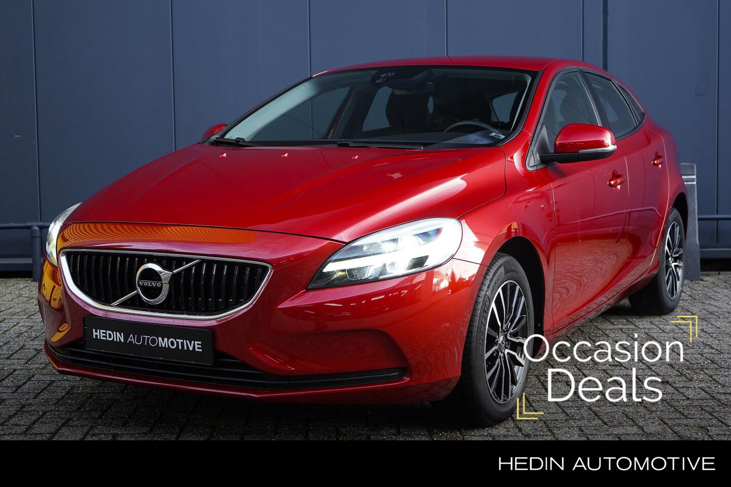 Volvo V40 - 1.5 T2 Polar+ | Stoelverwarming | Cruise Control | Parkeersensoren achter - AutoWereld.nl