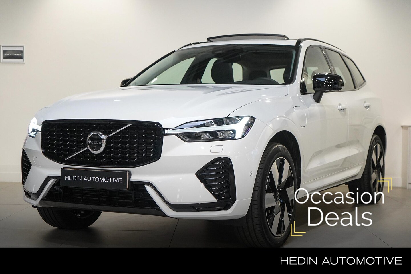 Volvo XC60 - T6 Plug-in hybrid AWD Ultra Dark 350pk | Pano. dak | 360 Camera | Trekhaak | Stoel/Stuurwi - AutoWereld.nl