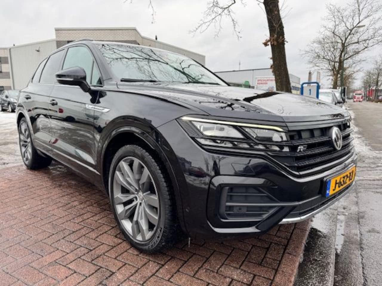Volkswagen Touareg - 3.0 TDI R-Line Automaat 1e Eigenaar Virtueel Cockpit,Airco/ECC,Navigatie,HUD,Panoramadak - AutoWereld.nl