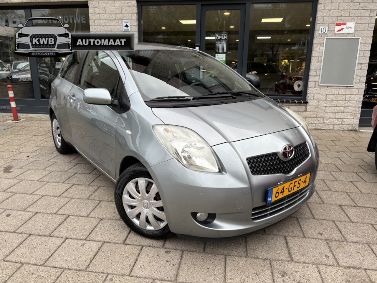 Toyota Yaris - 1.3 VVTi Sol MMT AUTOMAAT airco dealeronderhouden - AutoWereld.nl