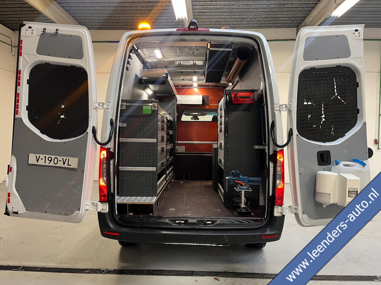 Mercedes-Benz Sprinter - Automaat Servicewagen 314 2.2 CDI 140PK L2H2 euro6 BOTT inrichting, Victron V230, Standkac - AutoWereld.nl