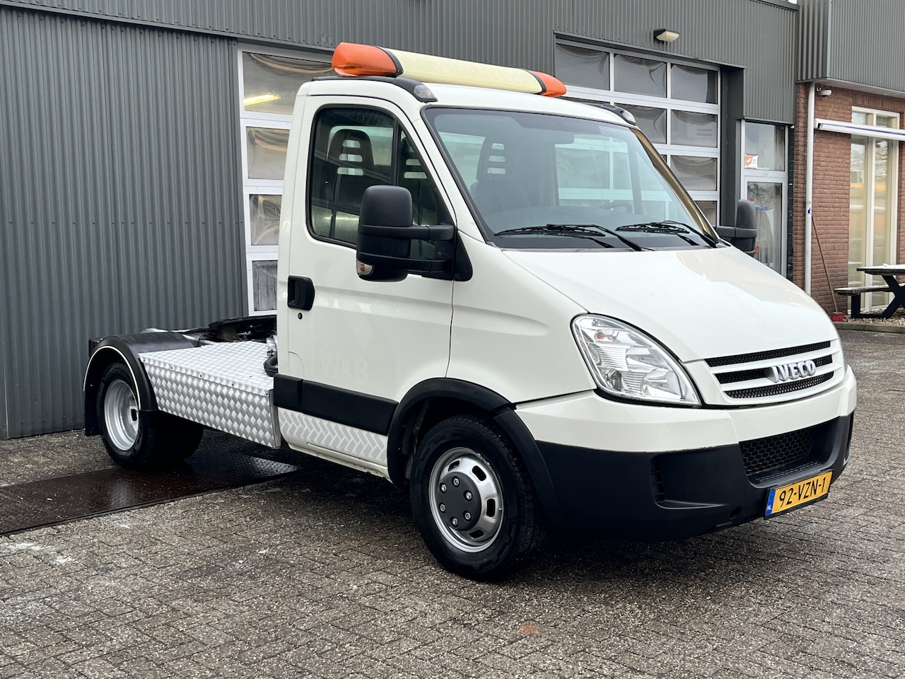 Iveco Daily - 35C15 146pk Be-trekker Deze mag 7400 kg trekken 3-persoons uitvoering  Tachograaf Euro 5 b - AutoWereld.nl
