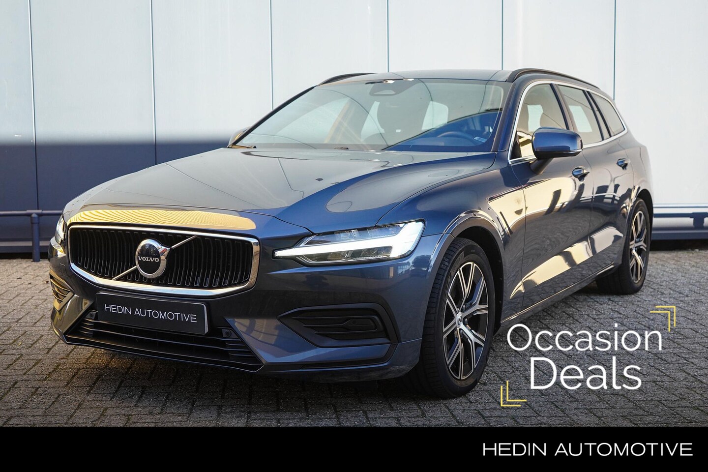 Volvo V60 - 2.0 B3 Core | Trekhaak | Stuur- stoelverwarming | Pilot Assist | BLIS - AutoWereld.nl