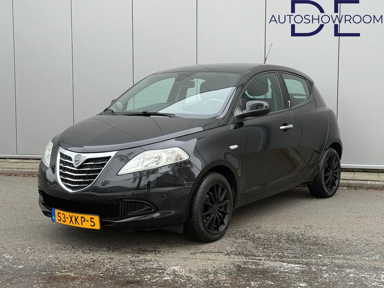 Lancia Y(psilon) - Ypsilon 0.9 TwinAir Black & Red | Airco | 5D | NW APK - AutoWereld.nl