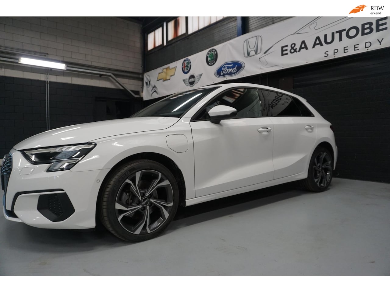 Audi A3 Sportback - 40 TFSI e Edition PLUG IN NAVI / CAMERA /DEALER ONDERHOUDEN - AutoWereld.nl