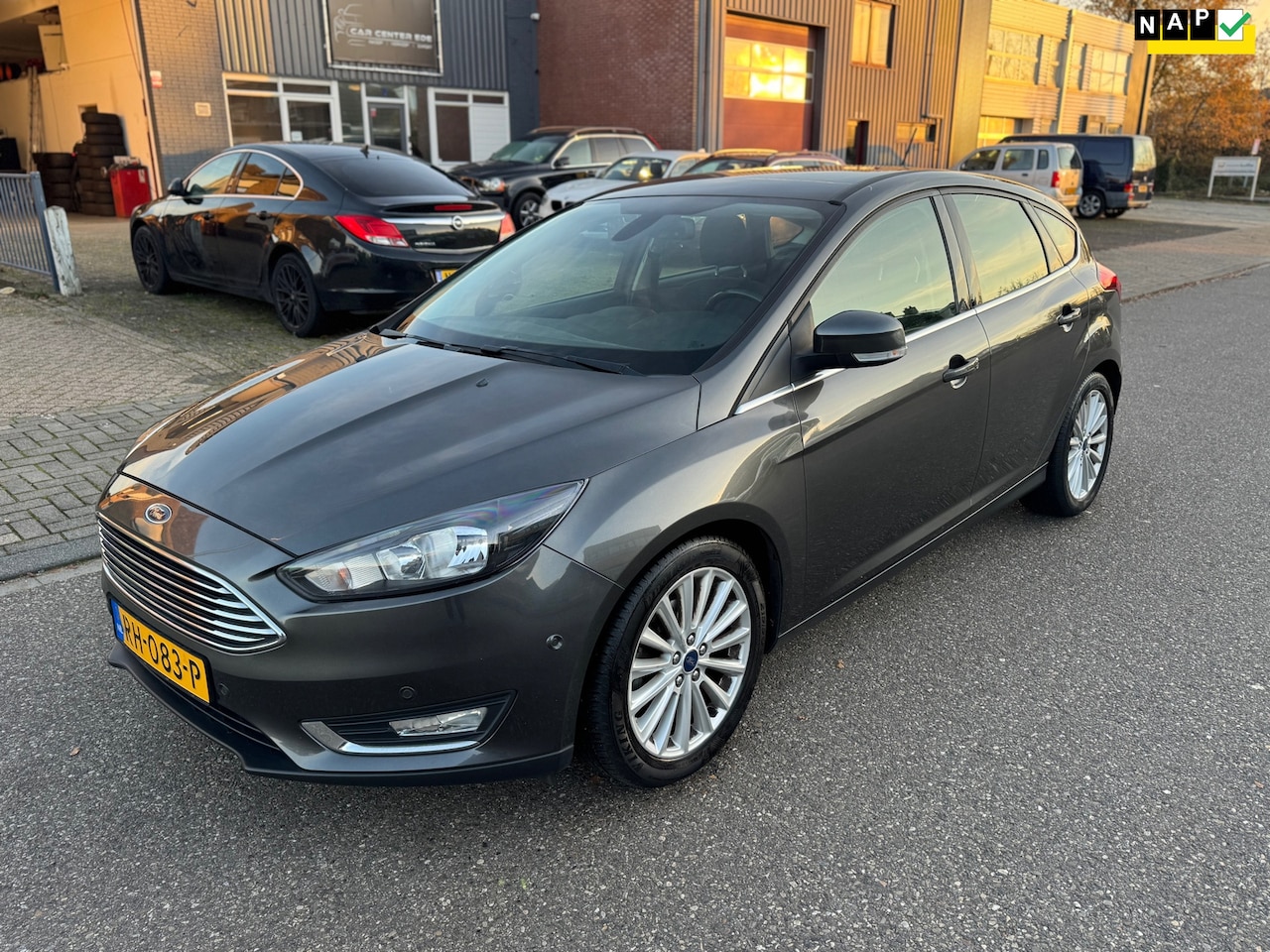 Ford Focus - 1.0 Titanium 5D 2017 Grijs | DISTR VV | 1 STE EIGENAAR - AutoWereld.nl