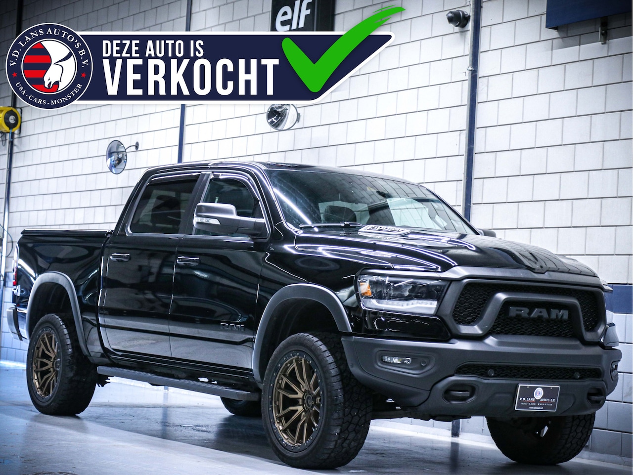 Dodge Ram 1500 - Rebel Night | Luchtvering + MWK | 5.7L Hemi V8 Automaat 4x4 1e Eigenaar - AutoWereld.nl