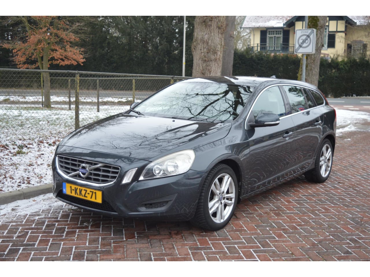 Volvo V60 - 1.6 T3 Momentum Org NL/NAP/dealer onderhouden - AutoWereld.nl