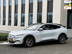 Ford Mustang Mach-E - Extended 290 pk RWD 98 kWh, panoramadak, leder vele opties, parelmoer wit, 1 e eigenaar, N