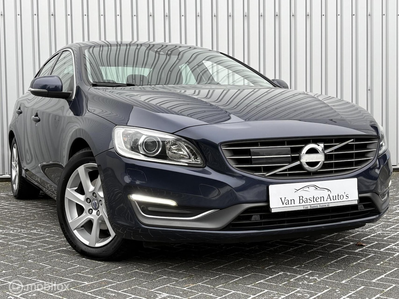Volvo S60 - 1.6 T4 Summum | ACC | BLIS | Leder | Navi | Xenon | Facelift | 180pk | Volledige historie - AutoWereld.nl