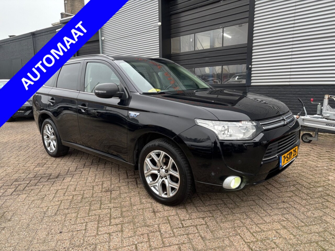 Mitsubishi Outlander Sport - 2.0 PHEV Instyle LEER | NAVI | TREKHAAK | CLIMA | SPORTVELGEN | - AutoWereld.nl