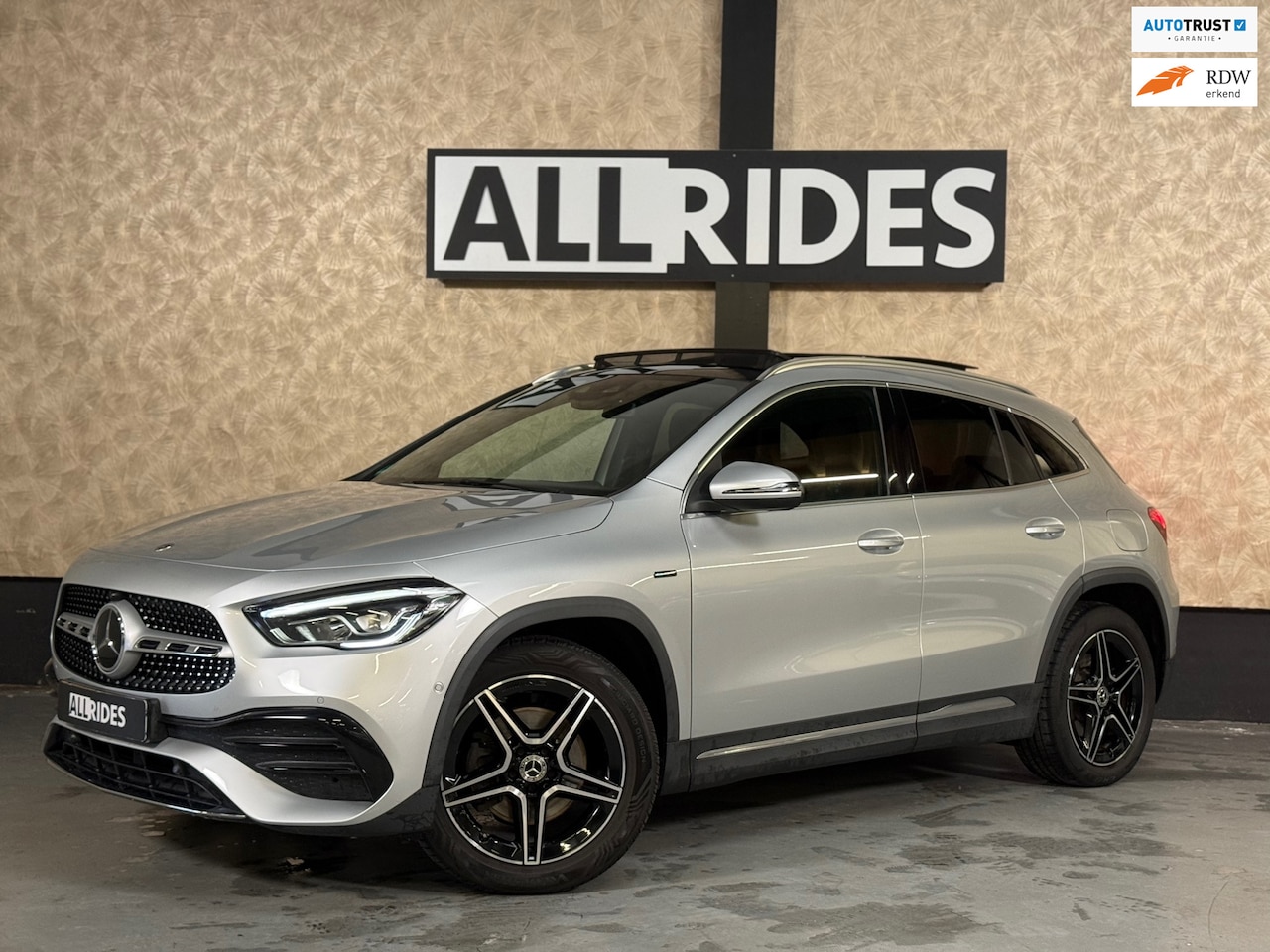 Mercedes-Benz GLA-Klasse - 250 e Business Solution AMG Limited | Pano | Sfeerverlichting | ACC | Stoelverwarming - AutoWereld.nl