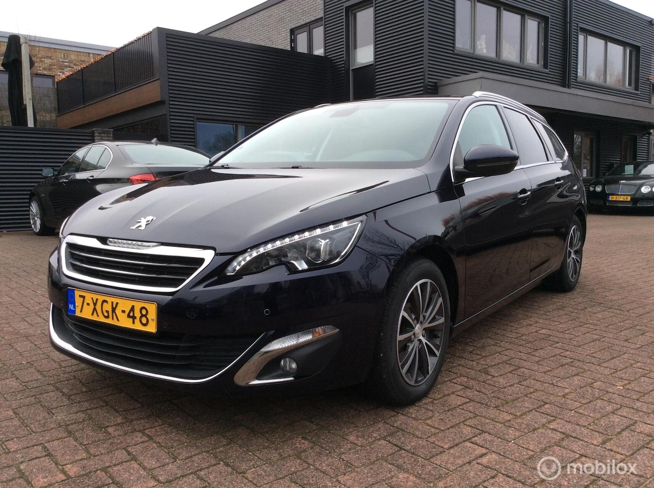 Peugeot 308 SW - 1.2 e-THP Allure Nav Lm Vlg Nap Stoelverw + Massage - AutoWereld.nl