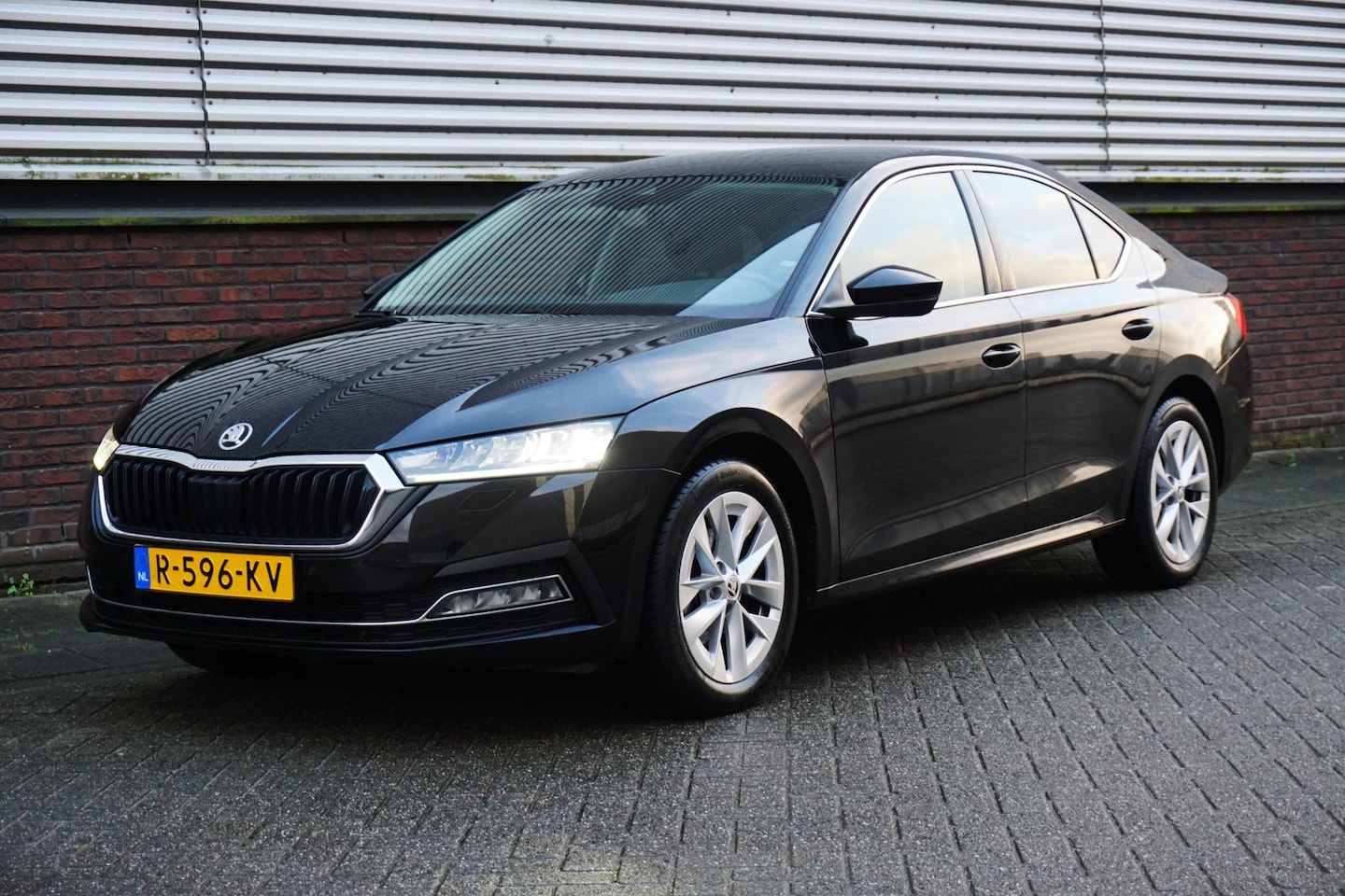 Skoda Octavia - 1.0 TSI Business Edition Plus/Trekhaak/Leer/ 100%-Dealeronderhouden. - AutoWereld.nl
