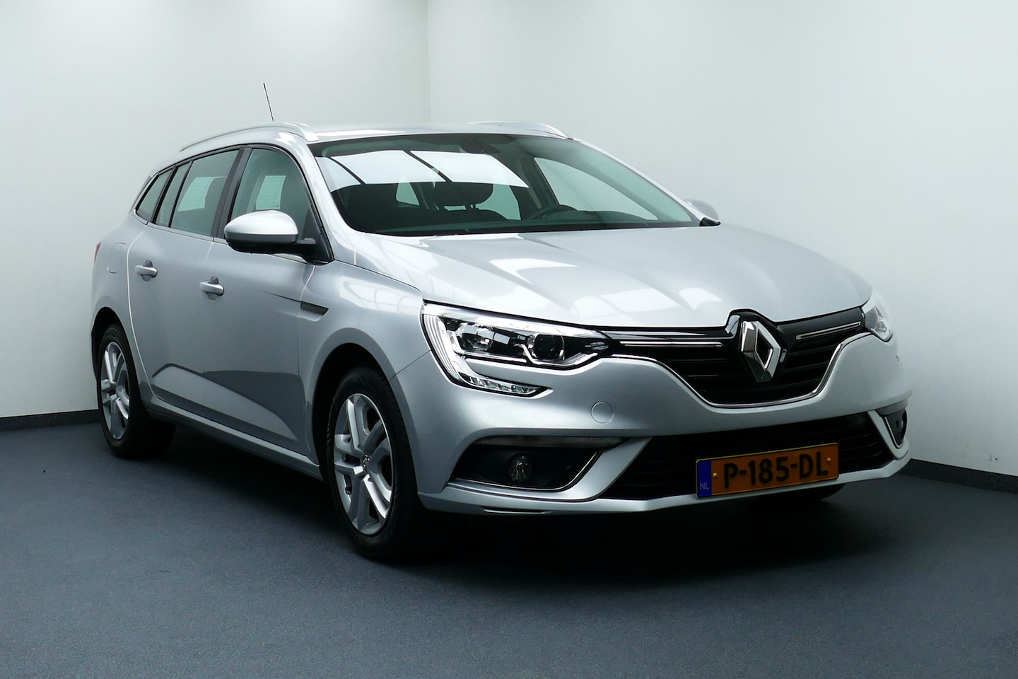 Renault Mégane Estate - 1.3 140pk TCe Limited. Navi, Clima, Cruise, Carplay/Android, Haak 1700kg - AutoWereld.nl