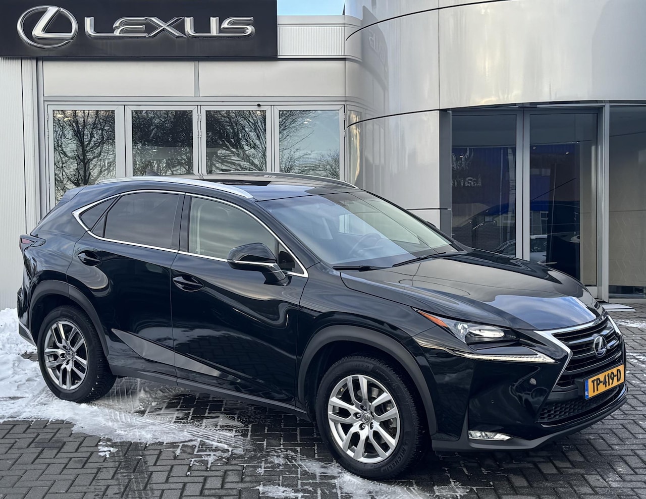Lexus NX - 300h AWD Luxury Line ADAP-CRUISE STOELVERW EL-ACHTERKLEP EL-STOELEN - AutoWereld.nl