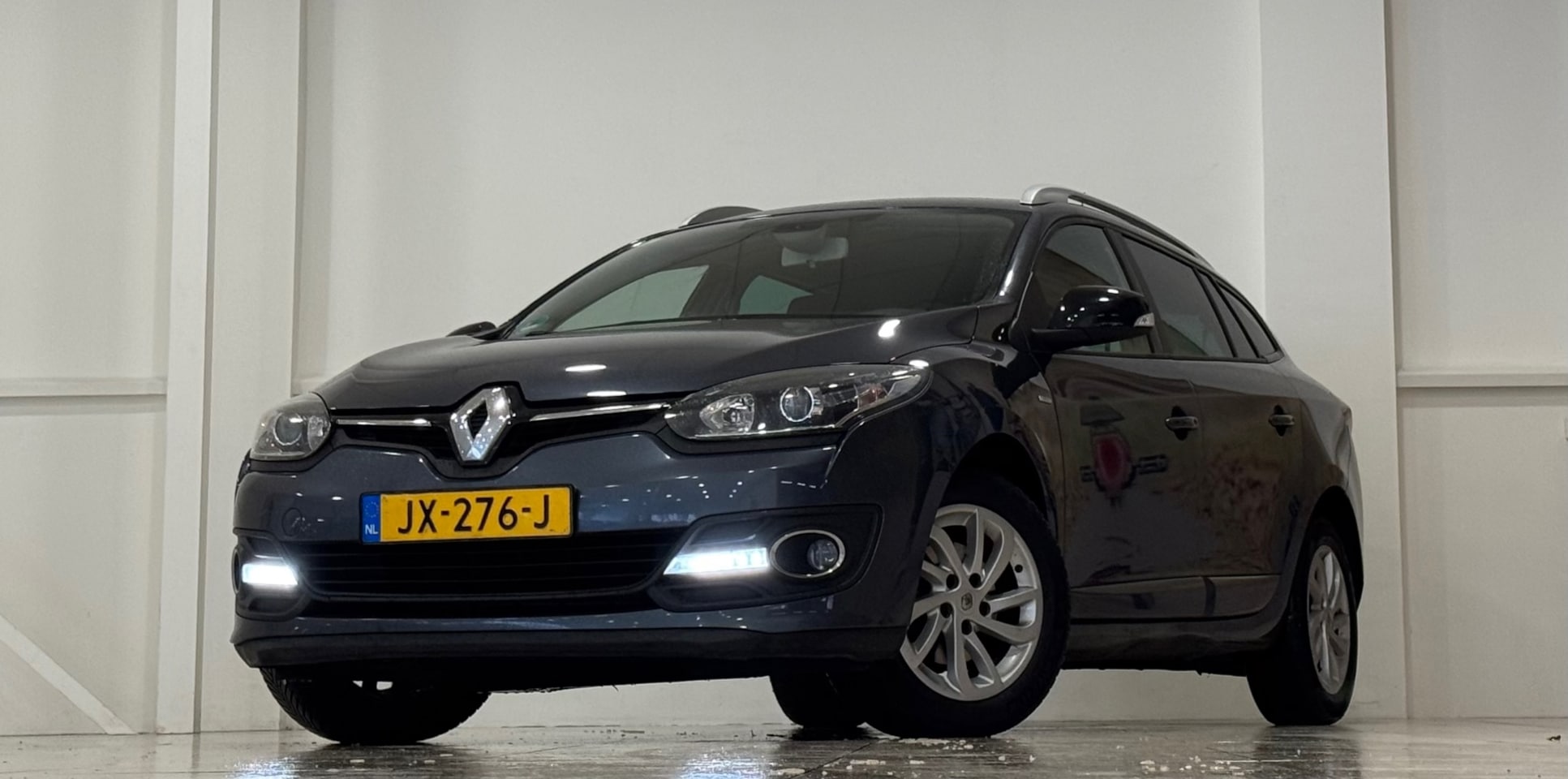 Renault Mégane Estate - 1.5 dCi Limited Trekhaak Allseason banden Navi LED Clima - AutoWereld.nl