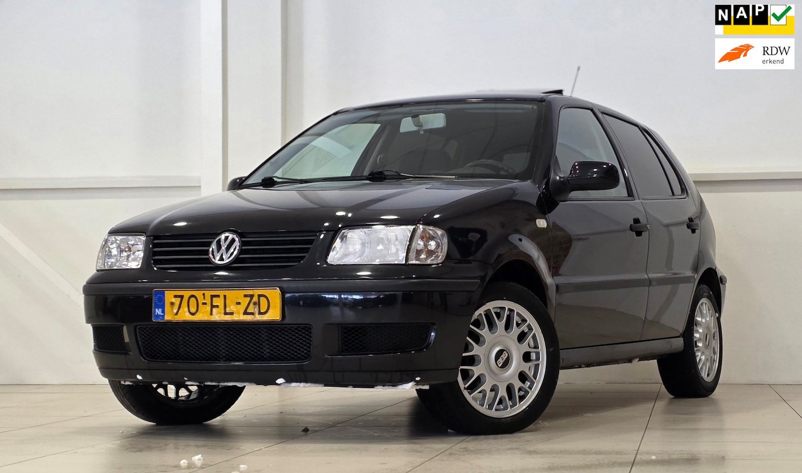 Volkswagen Polo - 1.4i Trendline Navigatie Schuif kanteldak Mooi! Garantie - AutoWereld.nl