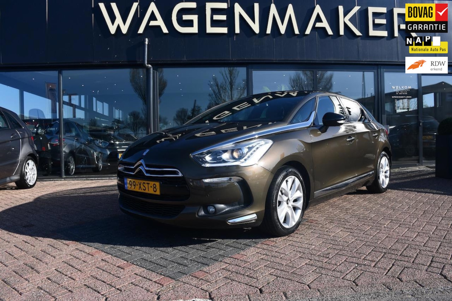 Citroën DS5 - 1.6 THP So Chic AUT|Cruise|NAV|LEDER|PANO|Trekhaak - AutoWereld.nl