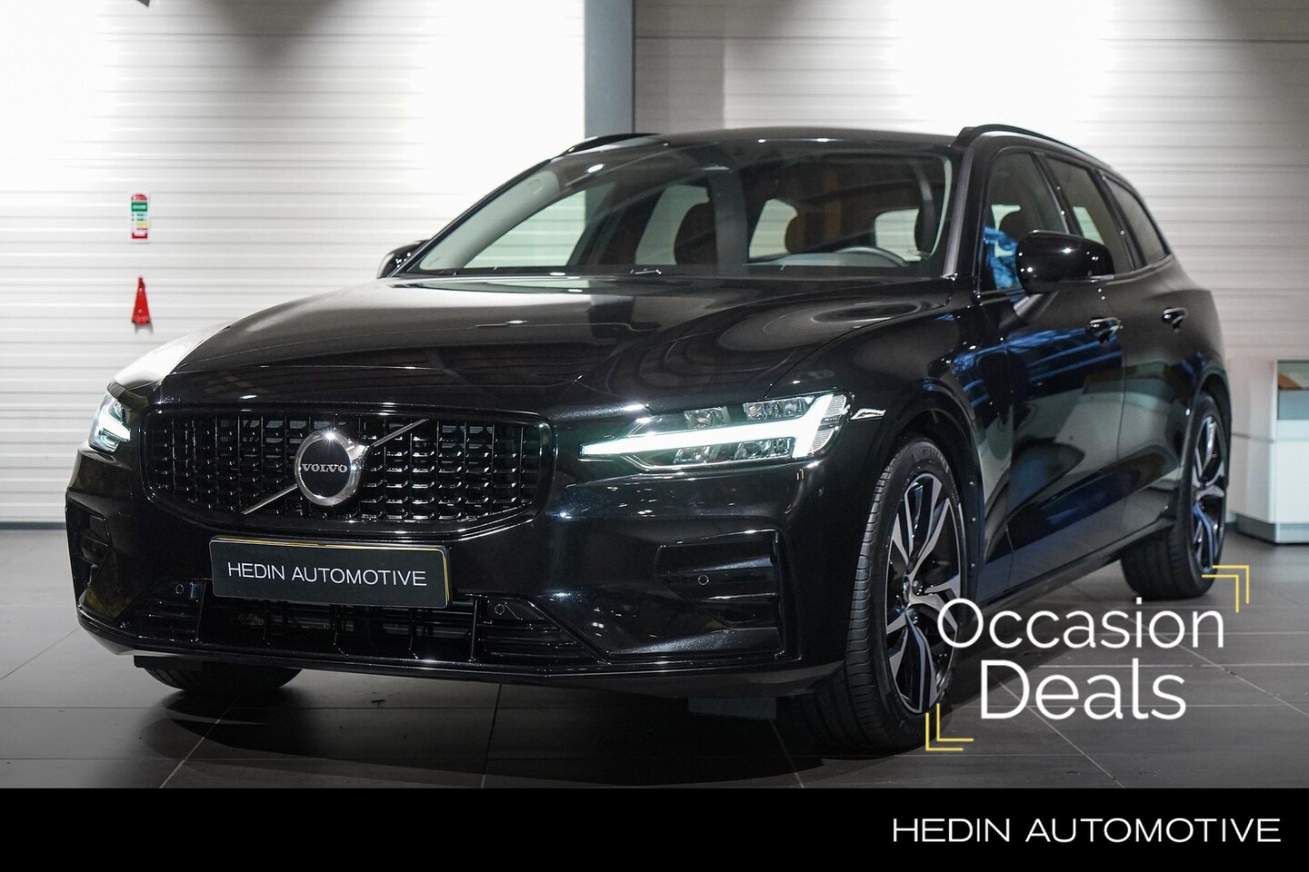 Volvo V60 - 2.0 B3 Plus Dark | Lederen bekleding | Stoel en stuurverwarming | Adaptieve Cruise Control - AutoWereld.nl