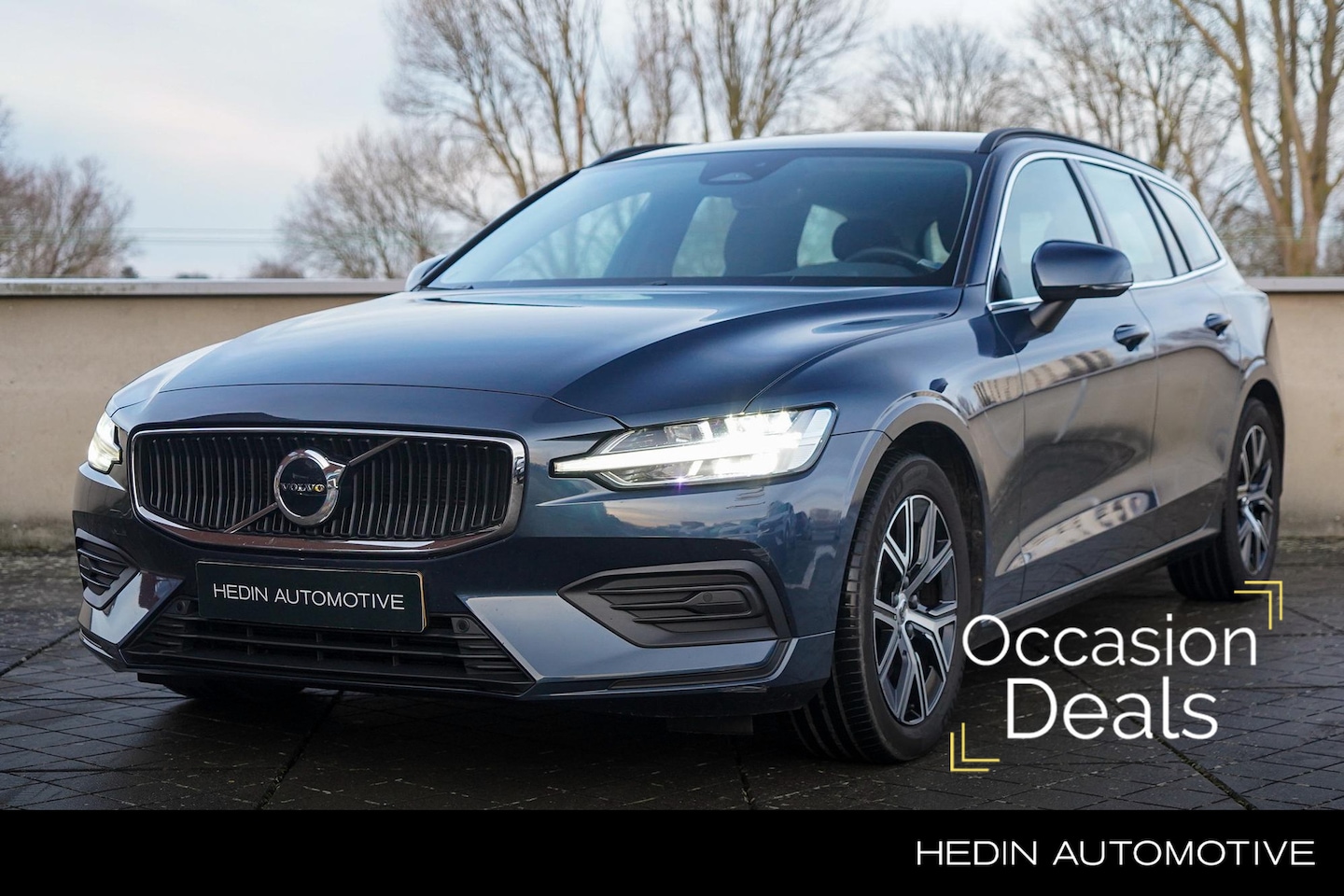 Volvo V60 - 2.0 B3 Core Verwarmbare Voorstoelen + Stuurwiel | Adaptieve Cruise Control | Parkeercamera - AutoWereld.nl